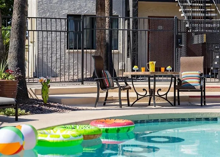 102 -fully Furnished 1br Suite-prime Location *